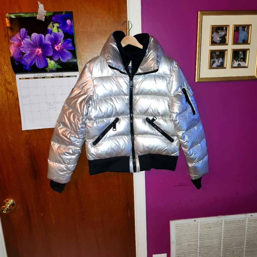 SAM NEW YORK. Silver BUNGALO DOWN Puffer Jacket with Black Accents. NO HOOD.